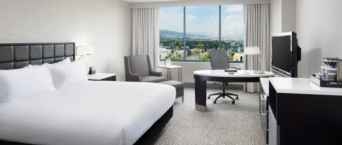 King Bed Room One King Bed Room overlooking city